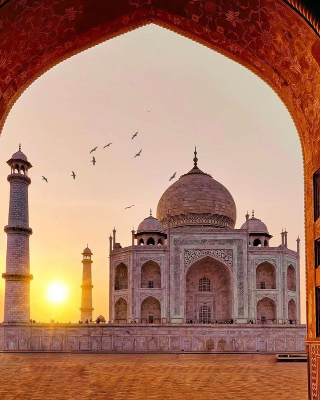 Taj Mahal and Agra City Overnight Tour from Delhi