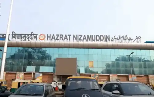 Hazrat-Nizamuddin-Railway-Station-Nearest-Metro-Station (1)